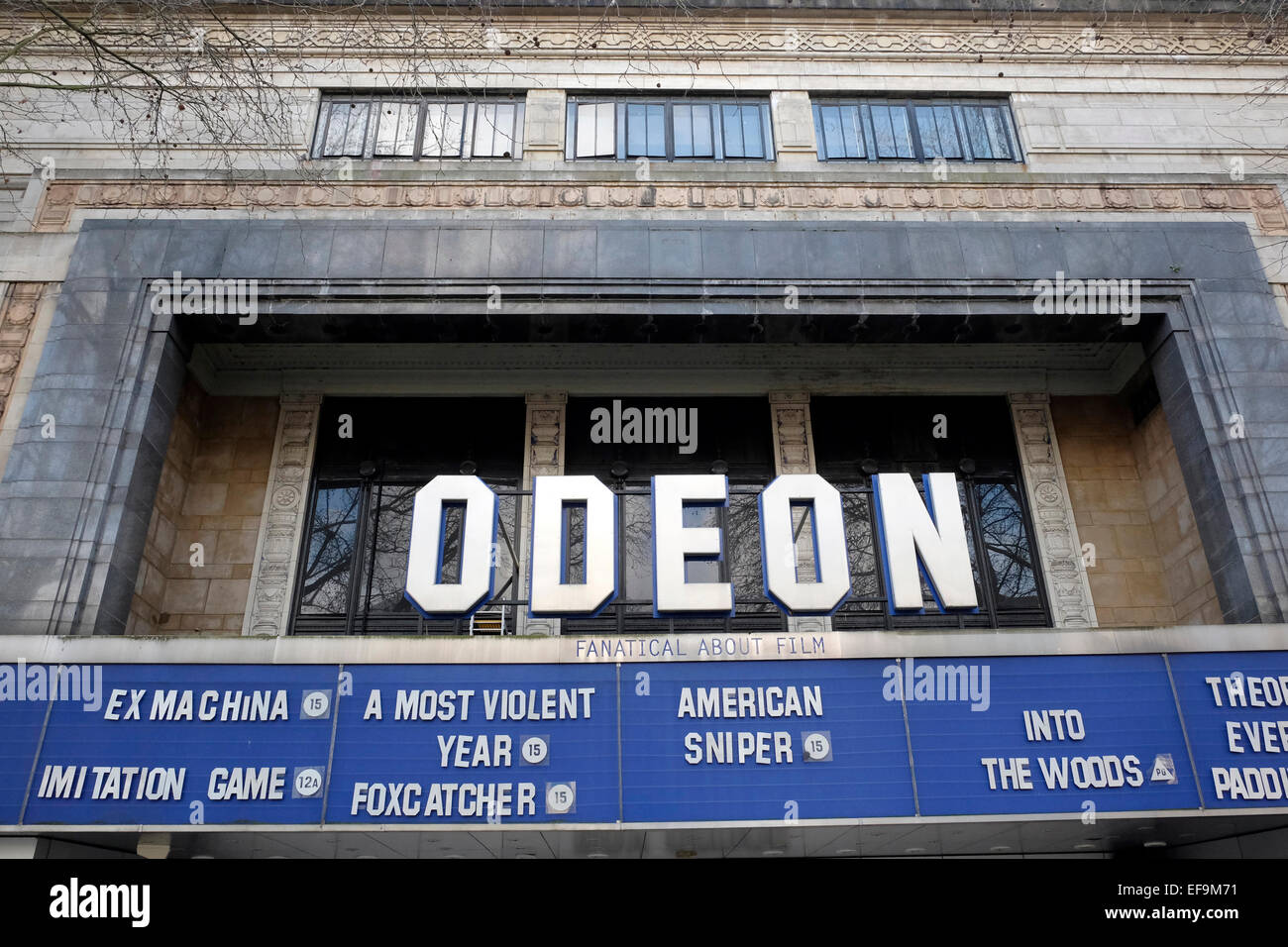 Eine Nahansicht des Odeon Kino, High Street Kensington, London Stockfoto