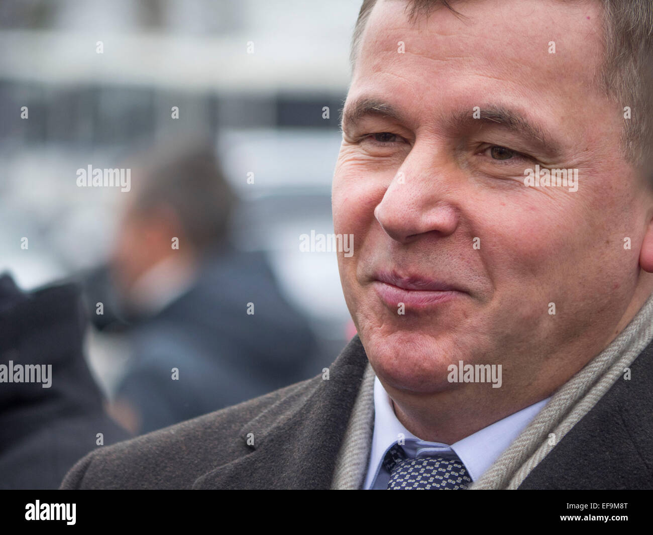 Auf, Ukraine. 29. Januar 2015. Tschernigow Gebiet, Ukraine. 29. Januar 2015. Der ehemalige Verteidigungsminister Valery Geleta. -Ukrainische Politicinas 29. Januar 2015, nahmen an der Zeremonie auf Helden, junge Kerle, die an diesem Tag im Jahre 1918 in der Nähe der Station auf Tschernihiw Region trat in einem ungleichen Kampf mit den Bolschewiki und starb einen heldenhaften Tod für die Ukrainische Volksrepublik. © Igor Golovnov/Alamy Live News Bildnachweis: Igor Golovnov/Alamy Live-Nachrichten Stockfoto