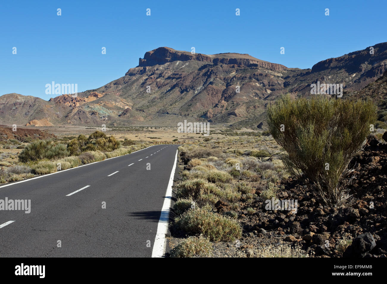 Die Straße durch den Llano de Ucanca, Las Cañadas del Teide, Teide-Nationalpark, ein Weltkulturerbe der UNESCO, Teneriffa Stockfoto