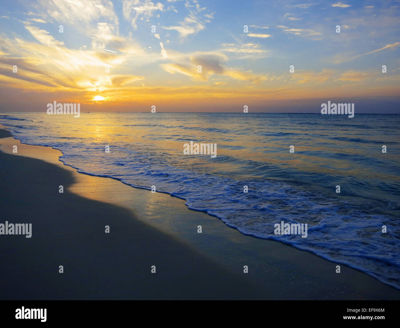 Sonnenuntergang am Strand in Nassau, Bahamas Stockfoto