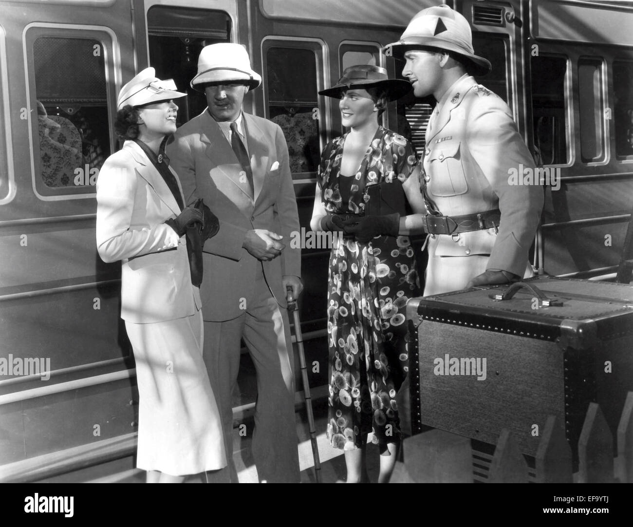 KAY FRANCIS, Ian Hunter, FRIEDA INESCORT, Errol Flynn, EINEM ANDEREN DAWN, 1937 Stockfoto