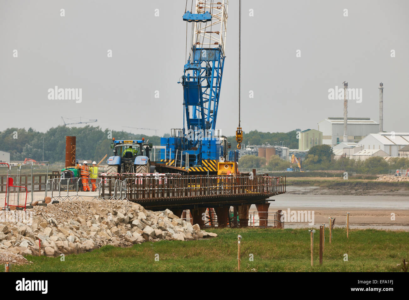 {Mersey Gateway Brückenbau. Gebäude-Trestle-Brücke über Fluss Mersey für den Bau von neuen Lolo Mautbrücke Stockfoto