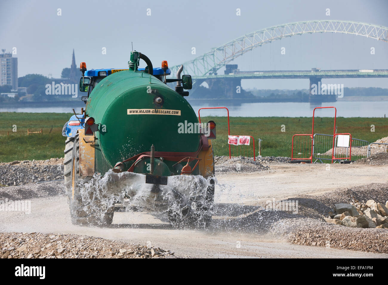 Dämpfung Schotterstraße Zugang Mersey Gateway Bridge Project Stockfoto