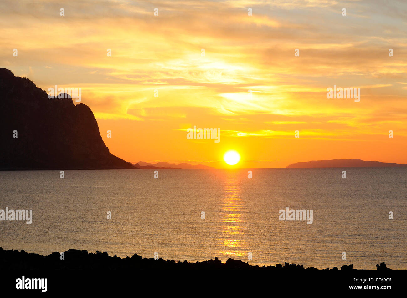 Sonnenuntergang am Mount Cofano und Favignana Insel Sizilien Stockfoto