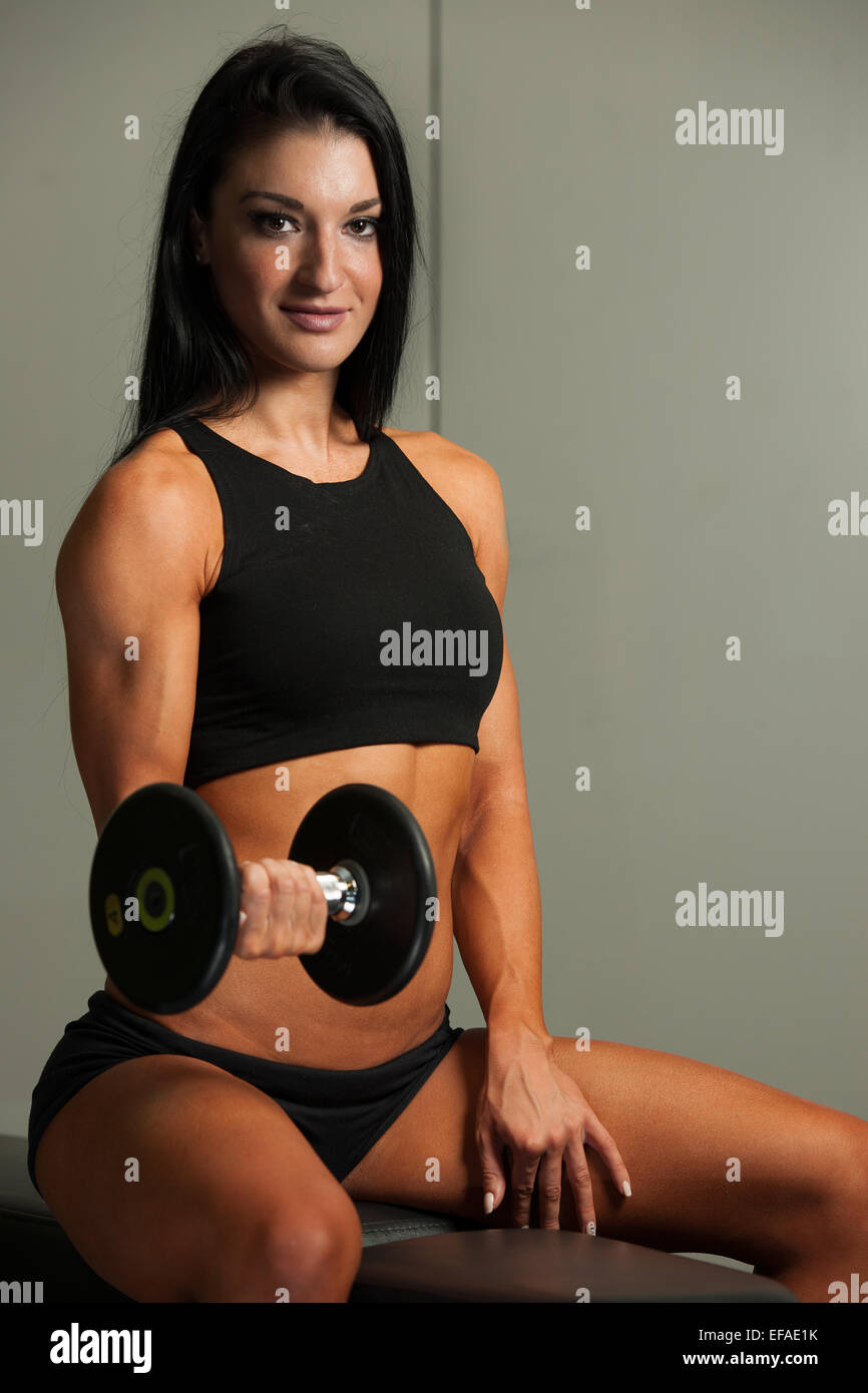 Frau, trainieren Sie im Fitness-Studio Stockfoto