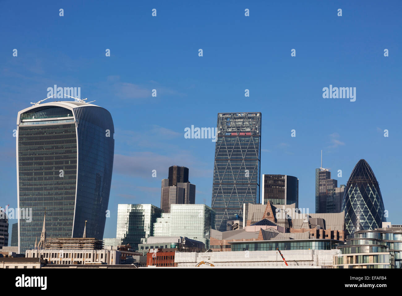 Skyline von Stadt von London von der South Bank, UK. Stockfoto