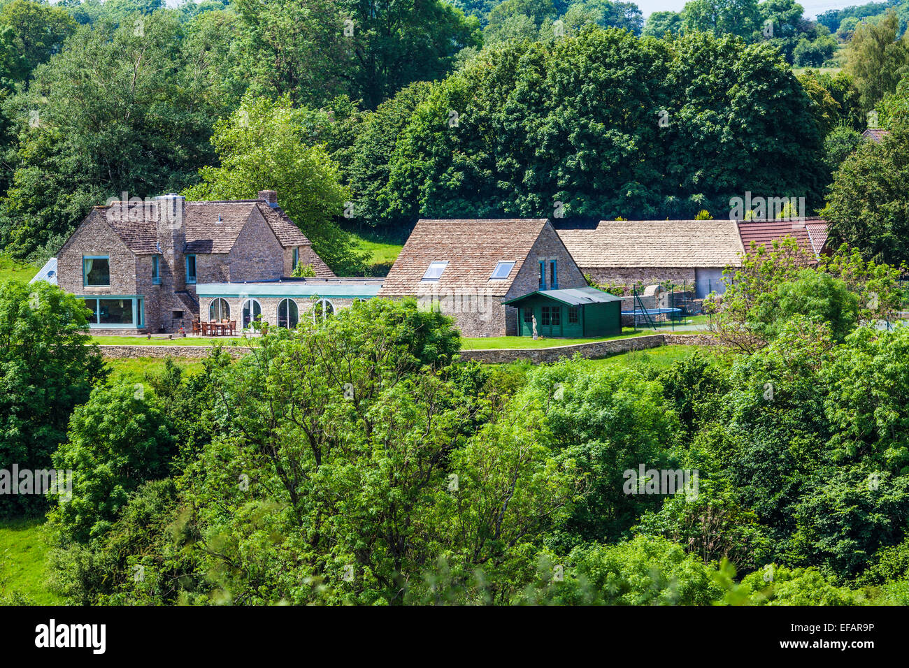 Ein großes modernes Hotel inmitten der Cotswold-Landschaft. Stockfoto