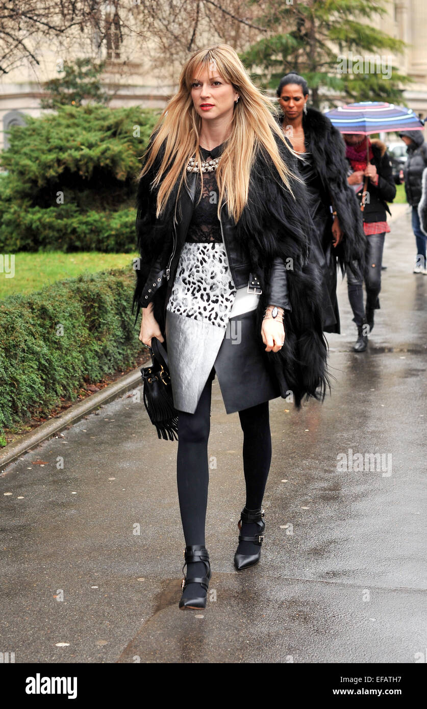 Ein schickes zeigen Goer, die Ankunft in der Ralph und Russo Modenschau während der Haute Couture Fashion Week in Paris - 29. Januar 2015 - Foto: Start-und Landebahn Manhattan/Celine Gaille/Picture Alliance Stockfoto