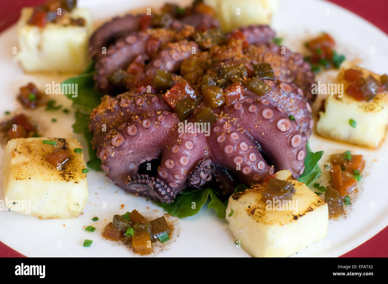 Belmond Miraflores Park Hotel. Lima. Peru. Unter den exquisiten Gerichten auf der Speisekarte finden wir die Krake mit Kartoffeln zubereitet Stockfoto