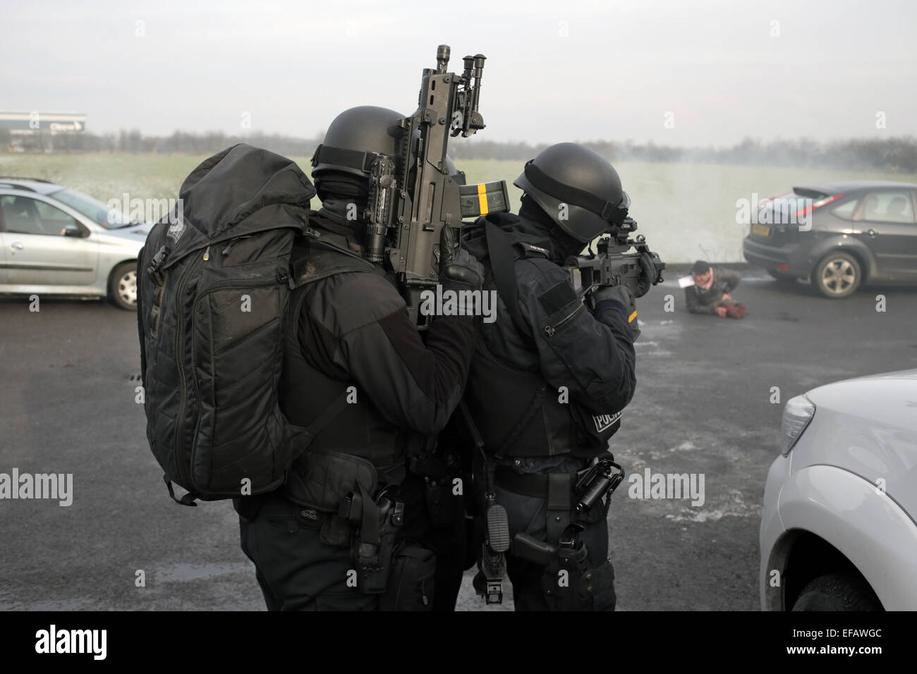 Bewaffnete Polizisten auf einer Übung in Cleveland UK. Stockfoto
