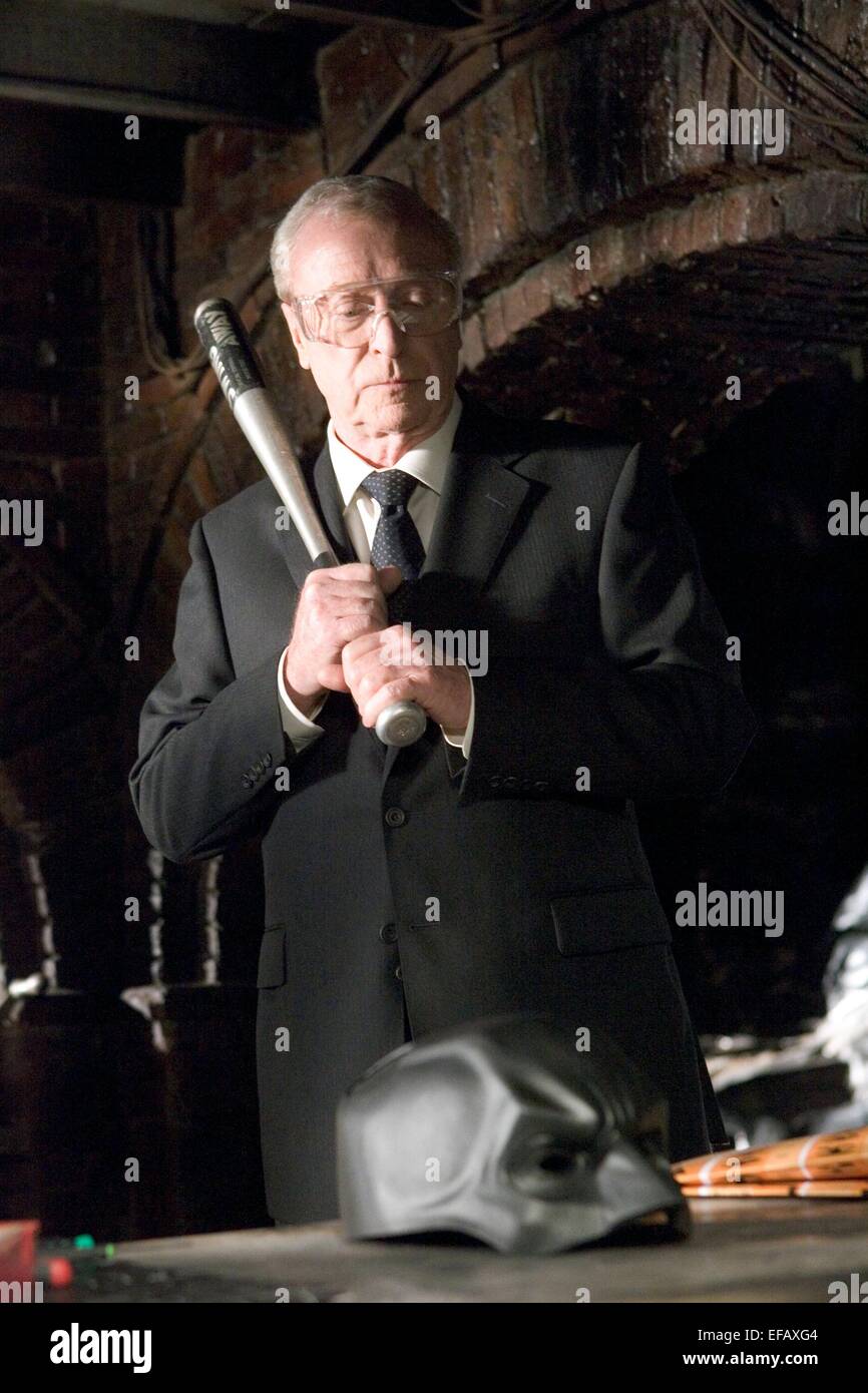 Michael Caine Batman Begins 2005 Stockfotografie Alamy