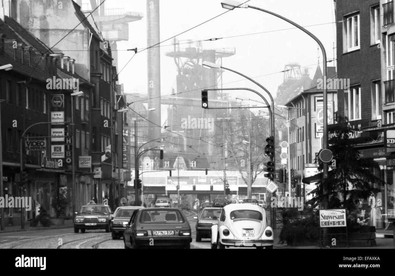 Der Stadtteil Duisburg Beeck, besonders das Wohngebiet ist durch die ThyssenKrupp-Stahlwerk negativ beeinflusst. Foto: 18. Januar 1988. Stockfoto