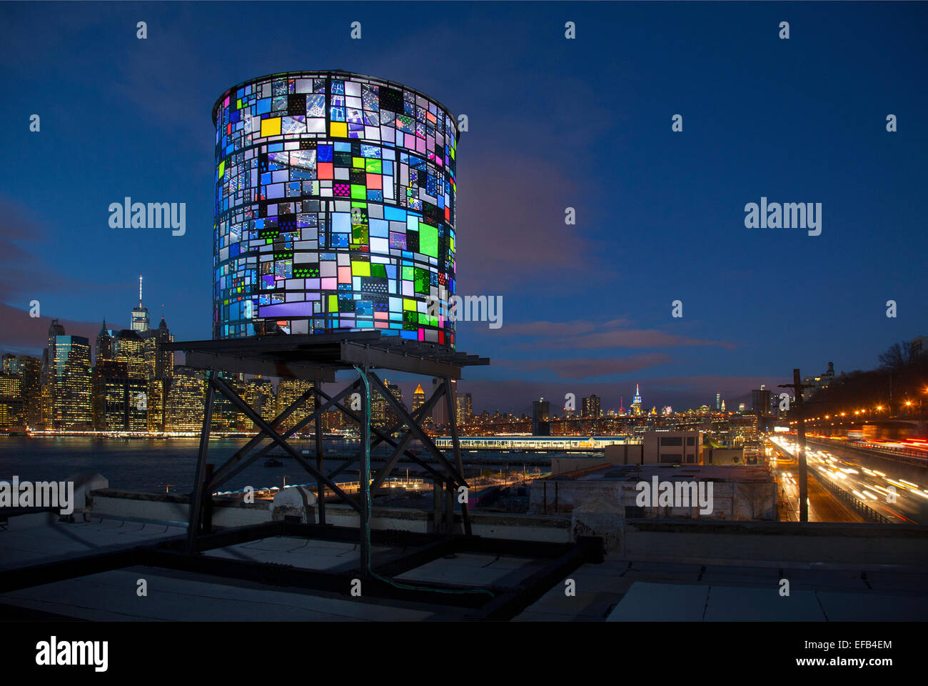 Wasserturm drei Skulptur von Tom Fruin Brooklyn NY Stockfoto