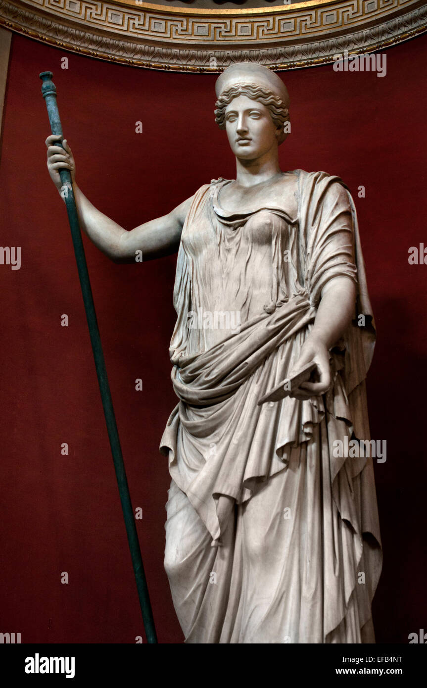 Antike römische Statue der Hera, ehemals in der Barberini-Sammlung, als Demeter von Gaspare Sibilla restauriert. Dies ist ein Nachbau einer 5. Jahrhundert v. Chr. griechische original aus der Schule des Phidias (Vatican Museum Rom-Italien) Stockfoto