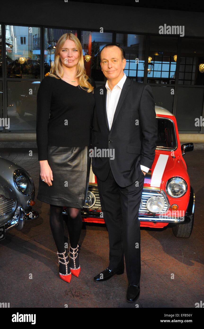 London, UK. 30. Januar 2015. Moderatoren Jodie Kidd & Quentin Wilson starten den Kanal 5 Classic Car Show mit Ith Autos aus der Serie, darunter ein Jaguar E-Type und Aston Martin DB5 im Soho Hotel. Bildnachweis: JOHNNY ARMSTEAD/Alamy Live-Nachrichten Stockfoto