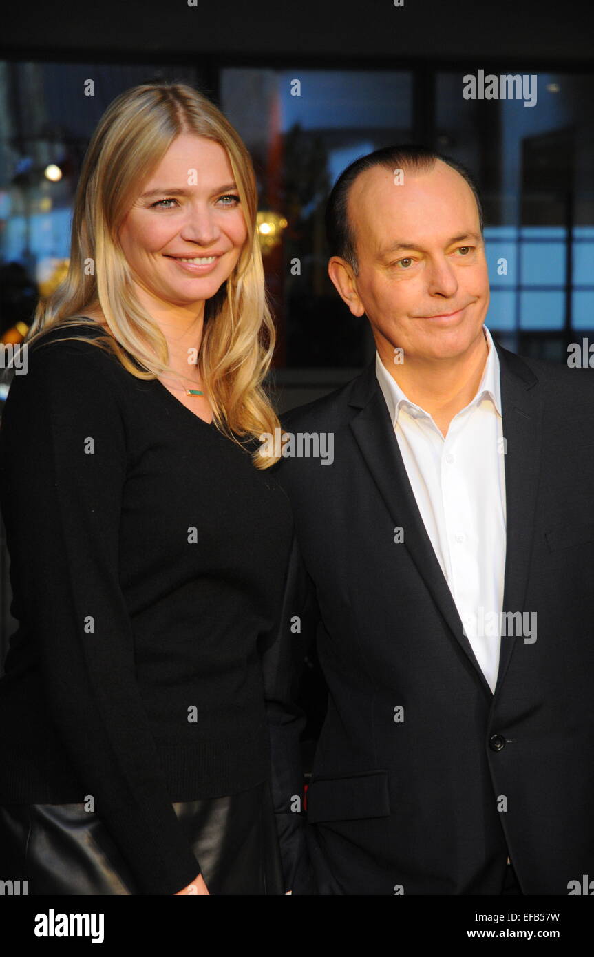 London, UK. 30. Januar 2015. Moderatoren Jodie Kidd & Quentin Wilson starten den Kanal 5 Classic Car Show mit Ith Autos aus der Serie, darunter ein Jaguar E-Type und Aston Martin DB5 im Soho Hotel. Bildnachweis: JOHNNY ARMSTEAD/Alamy Live-Nachrichten Stockfoto