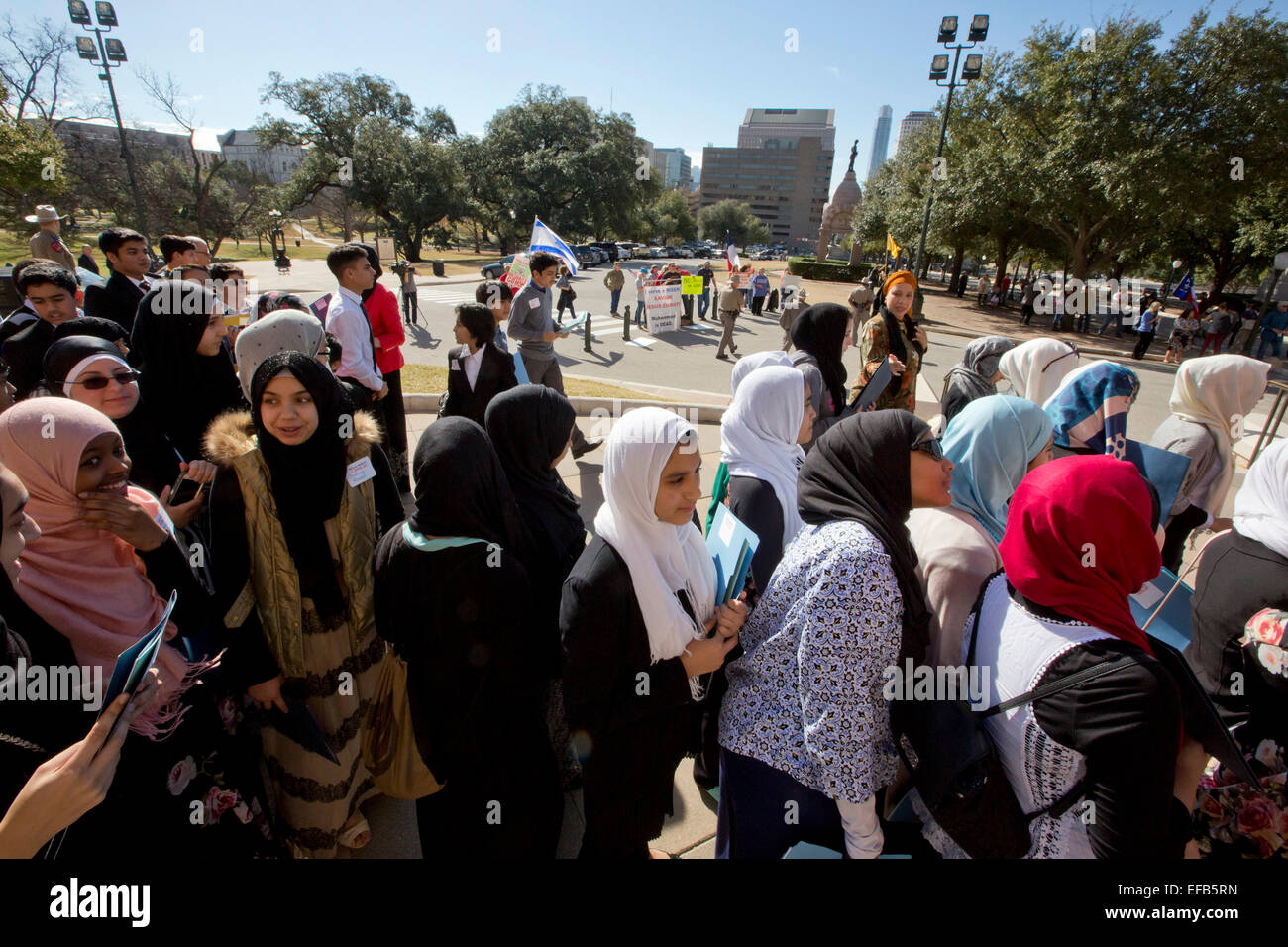Texas muslimischen Capitol Tag organisiert durch den Council on American-Islamic Relations Kleingruppe laut äußerte ihre opposition Stockfoto