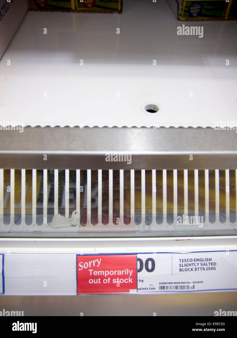 Tesco Supermarkt Isle/Regal mit aus Lager Zeichen. Stockfoto