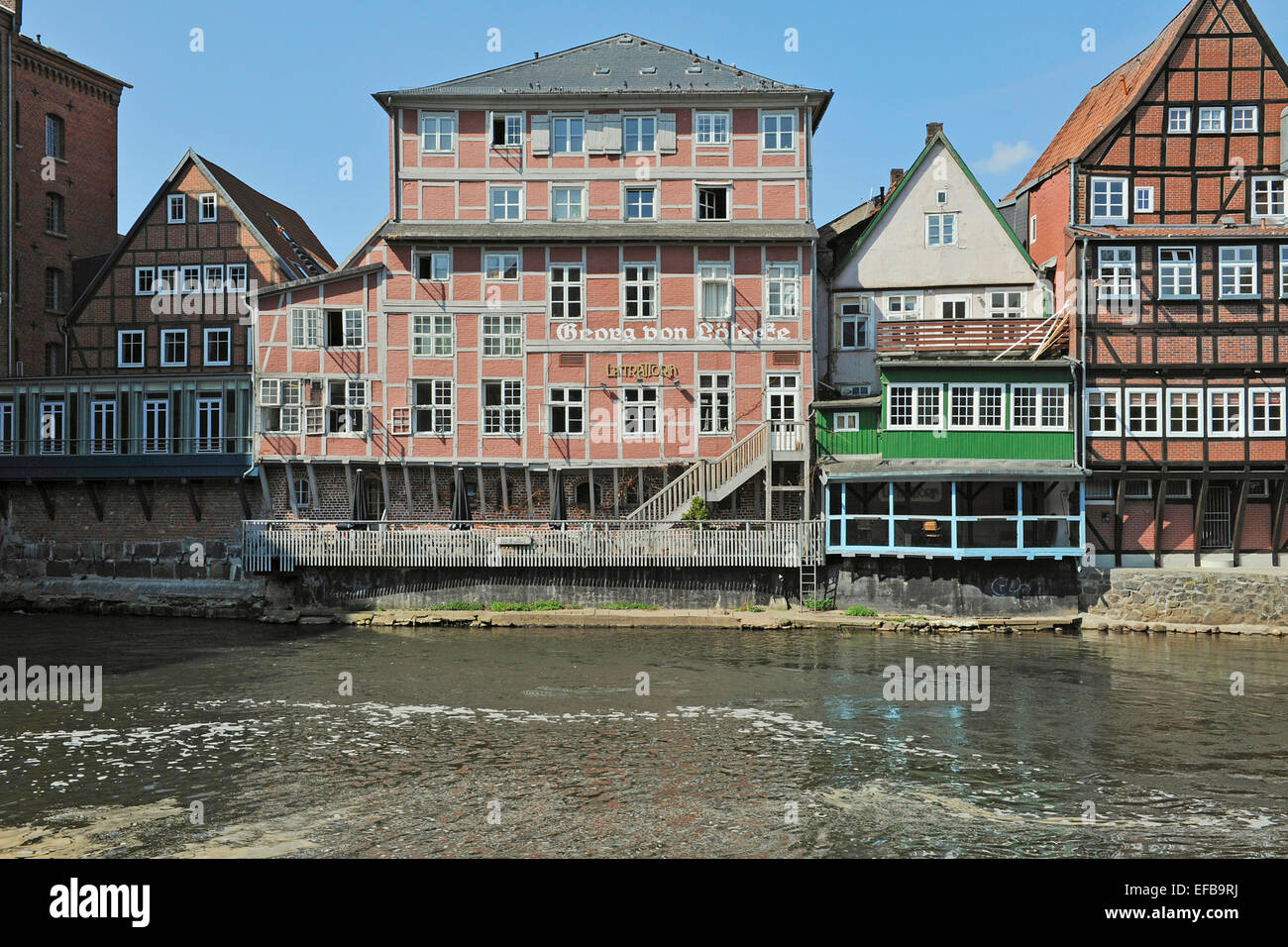 Altstadt von Lüneburg mit Fluss Ilmenau, 21. April 2013 Stockfoto