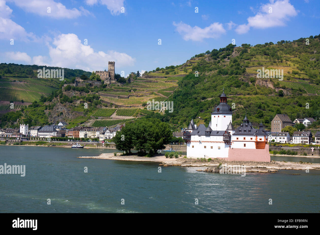 Pfalzgrafenstein, Pfalz bei Kaub, ehemalige Shipcustoms Burg, hinten Kaub und Gutenberg Rock, UNESCO Welt Kulturerbe Oberes Mittelrheintal in der Nähe von St. Goar, St. Goar, Deutschland, Europa - 2014 Stockfoto