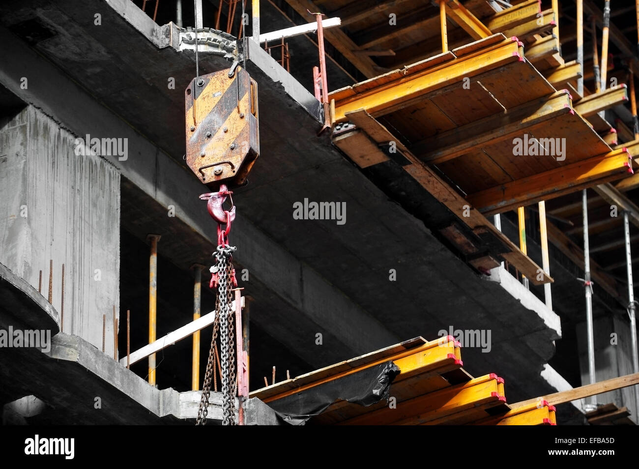 Industriekran Haken auf einer Baustelle Stockfoto