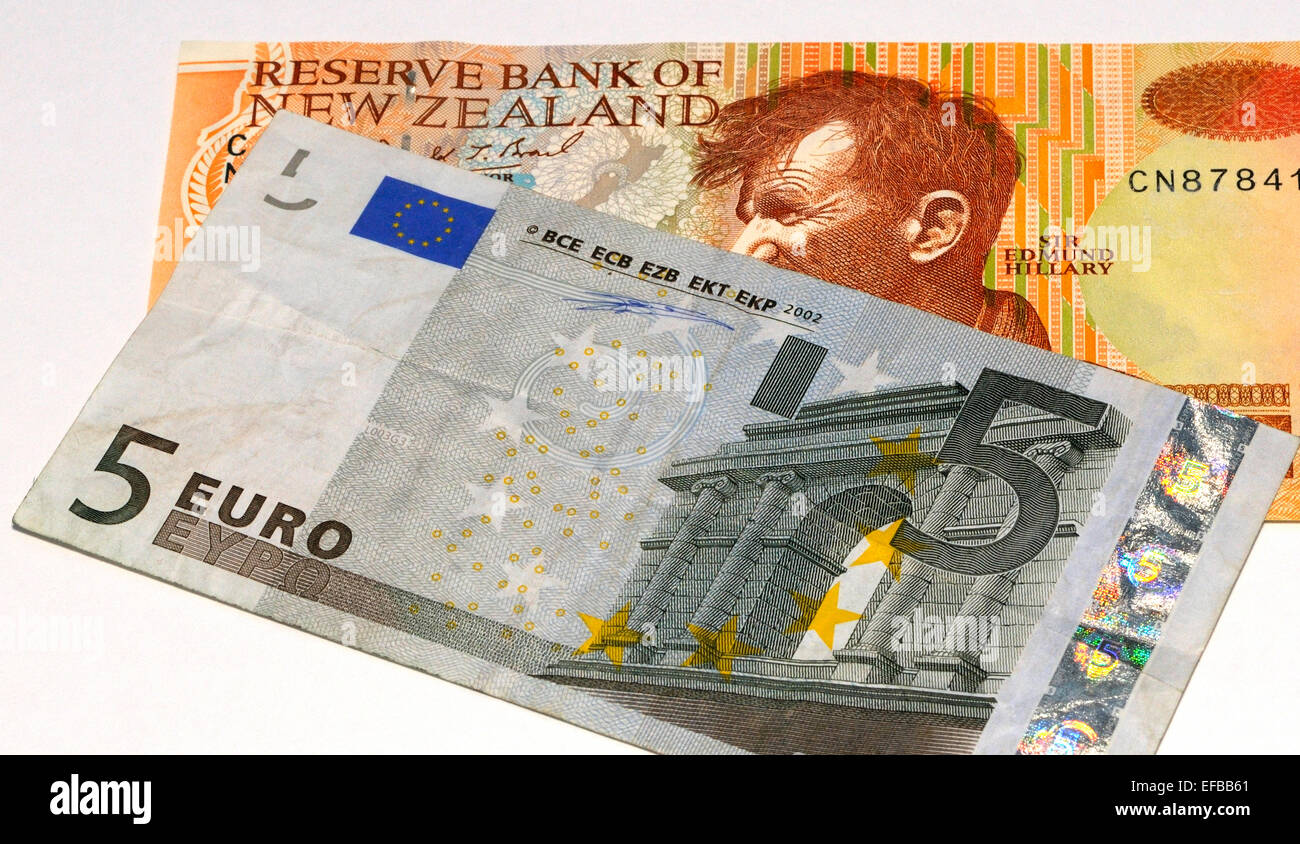 Europäischer Euro und Neuseeland-Dollar-Banknoten Stockfoto