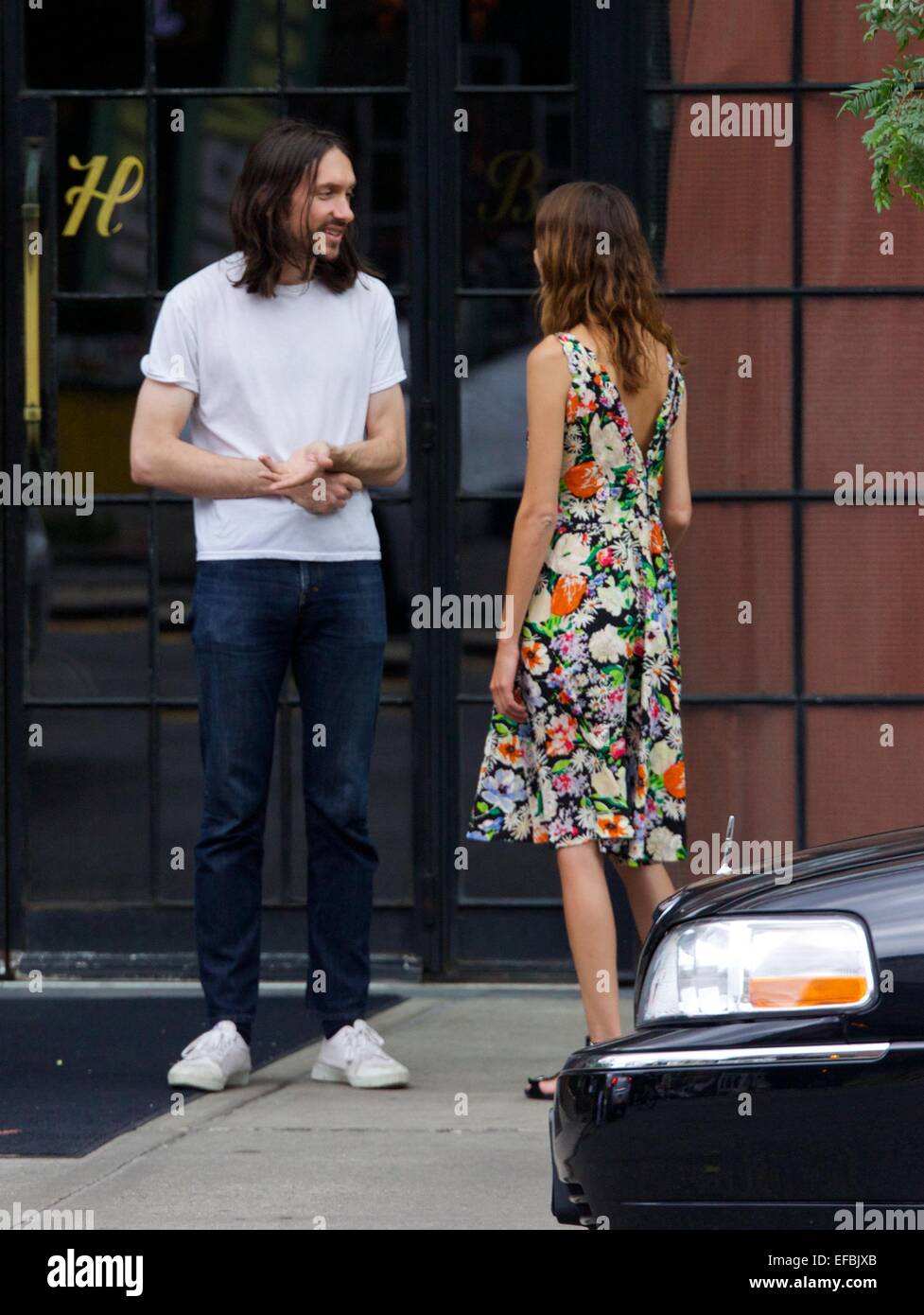 Alexa Chung gesehen trägt ein floral knielange Kleid das East Village mit: Alexa Chung Where: New York City, New York, USA bei: 28. Juli 2014 Stockfoto