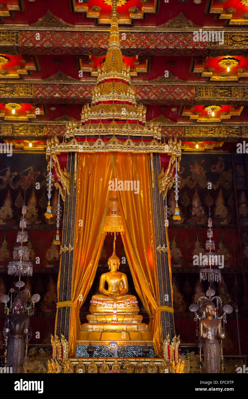 Phra Geerdicke Buddha im Inneren Buddhaisawan Kapelle, Nationalmuseum Bangkok. Stockfoto