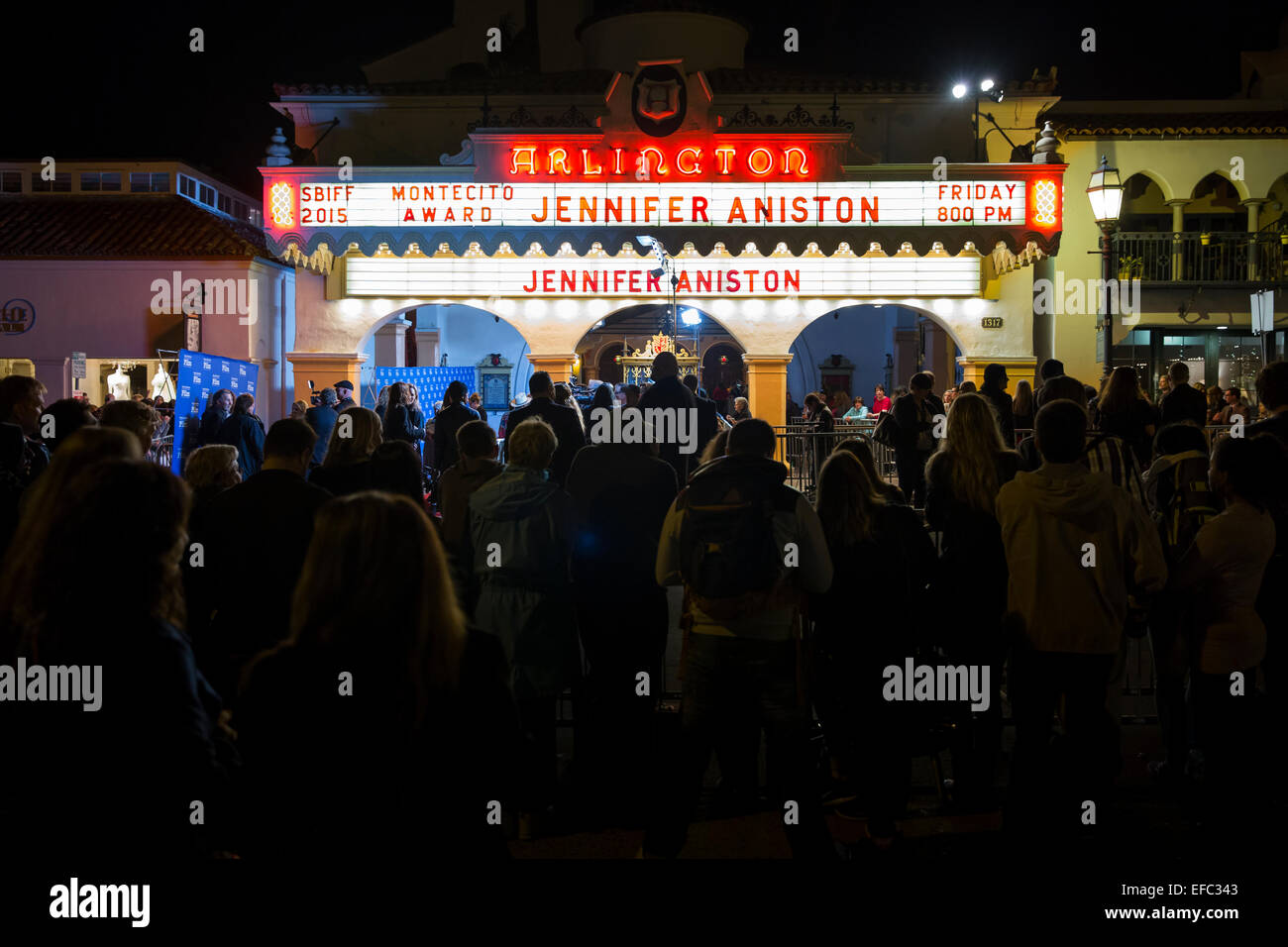 Santa Barbara, Kalifornien, USA. 30. Januar 2015. Kundenansturm außerhalb des Arlington-Theaters für die Santa Barbara International Film Festival Montecito Preisverleihung zu Ehren der Schauspielerin Jennifer Aniston. Bildnachweis: Scott London/Alamy Live-Nachrichten Stockfoto