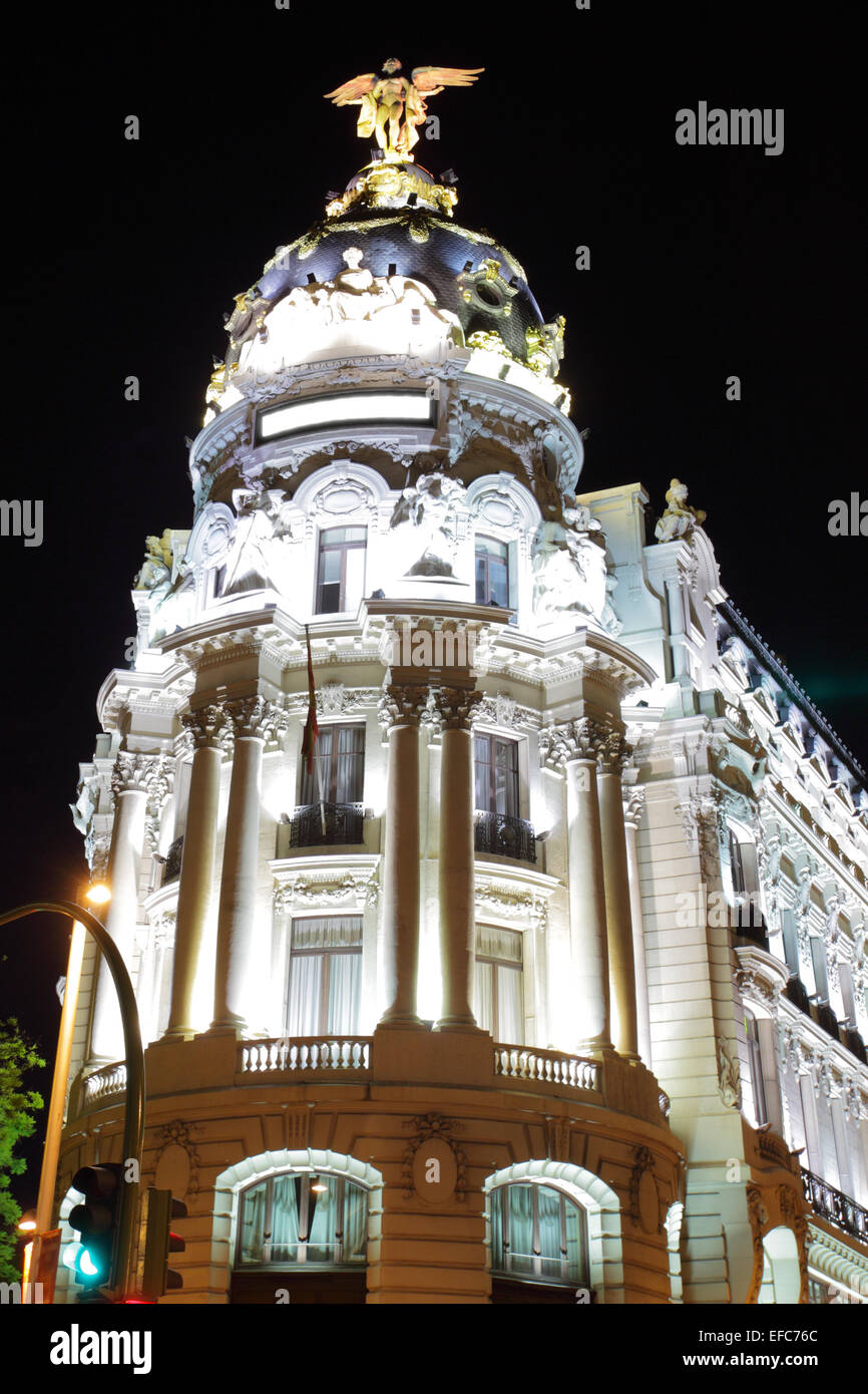 Metropolis Gebäude in Madrid bei Nacht, Spanien Stockfoto