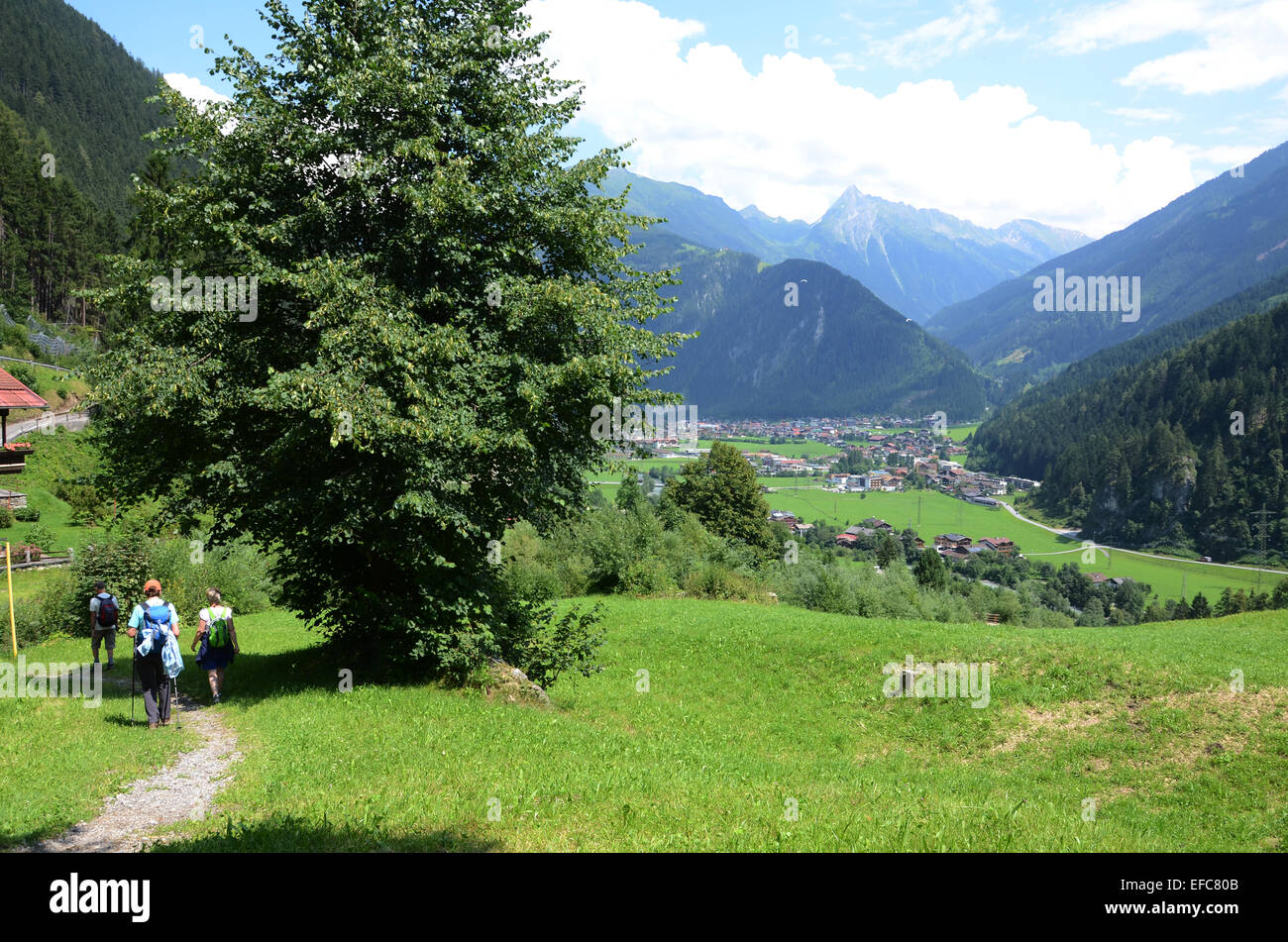 Fuß in Richtung Mayrhofen, Zillertal Tirol Österreich Stockfoto
