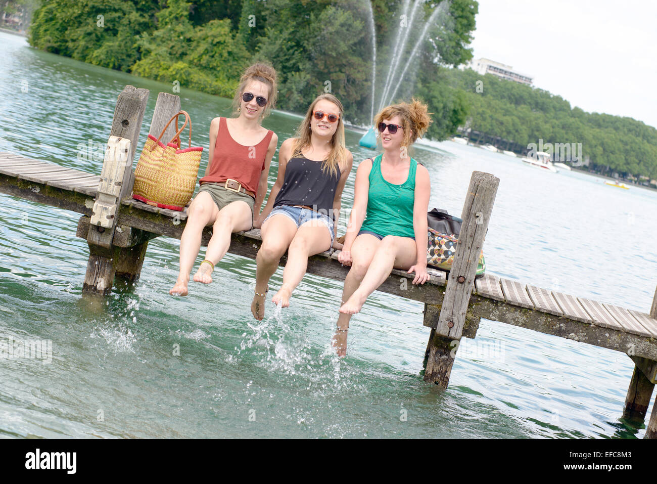 drei junge Frauen machen Tourismus Stockfoto