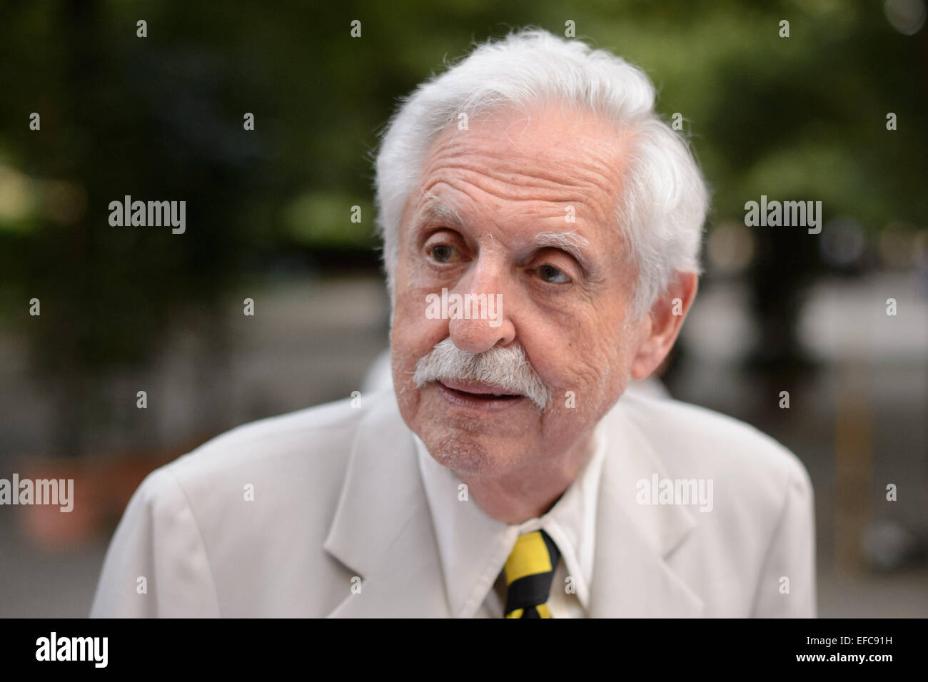 München, Deutschland. 14. Juli 2012. Carl Djerassi nimmt der Vorsitzende Abendessen während der DLD (Digital Life Design) Frauen bei Schumanns am 14. Juli 2012 in München. DLD Women ist eine Weltneuheit-Konferenz mit einem Fokus auf weibliche Märkte in Wirtschaft, Medien, Technolog © Dpa/Alamy Live-Nachrichten Stockfoto