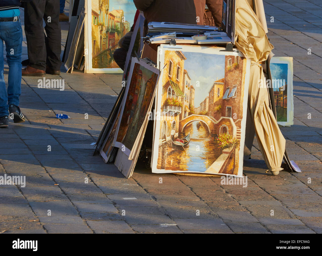 Gemälde zum Verkauf auf der Straße Venedig Veneto Italien Europa Stockfoto