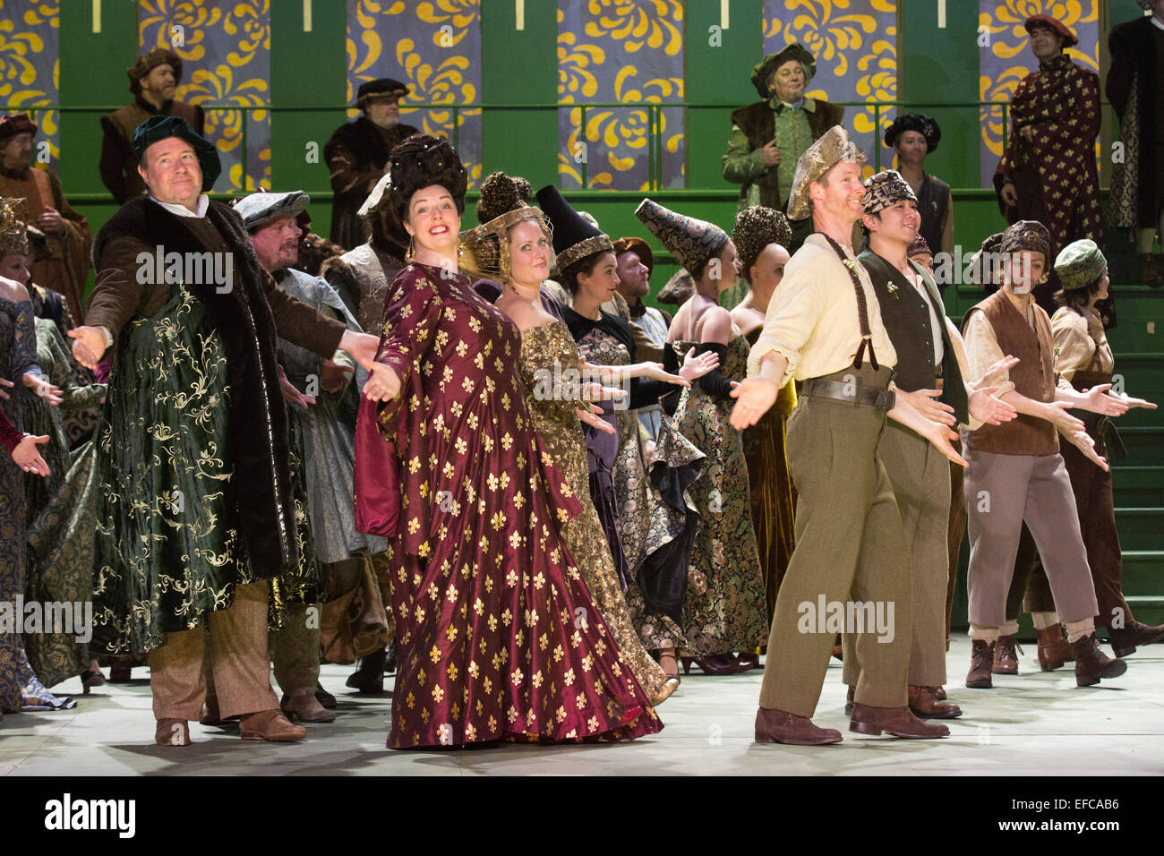 London, UK. 30. Januar 2015. Chor durchführen. Richard Wagners Oper "Die Meistersinger von Nürnberg" (Die Meistersinger von Nürnberg) erfolgt live auf der Bühne während der Generalprobe mit English National Opera Music Director Edward Gardner führt die ENO-Orchester und Chor. Unter der Regie von Richard Jones mit Leads von Gwyn Hughes-Jones als Walter von Stolzing, Rachel Nicholls als Eva Pogner, Madeleine Shaw als Magdalena, Nicky Spence als David (Hans Sachs Lehrling), Iain Paterson als Hans Sachs, Andrew Shore als Sixtus Beckmesser und James Creswell als Veit Pogner gespielt. Die Oper-wil Stockfoto