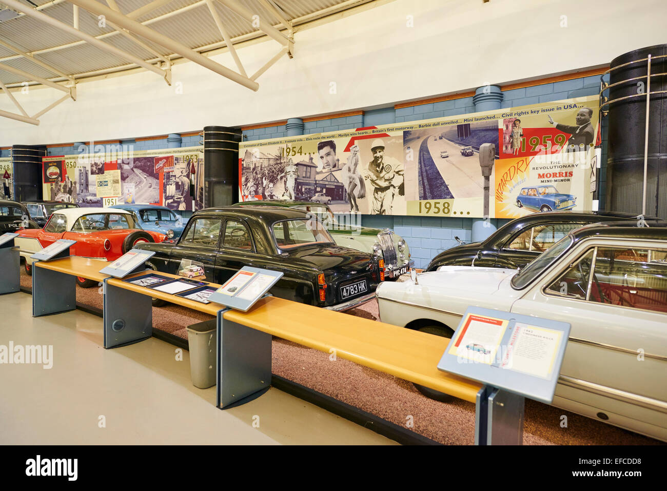 Die Zeit-Straße im Heritage Motor Centre Gaydon, Warwickshire UK Stockfoto