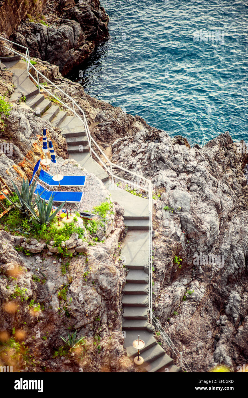 Treppen auf dem Felsen, Mittelmeer Stockfoto