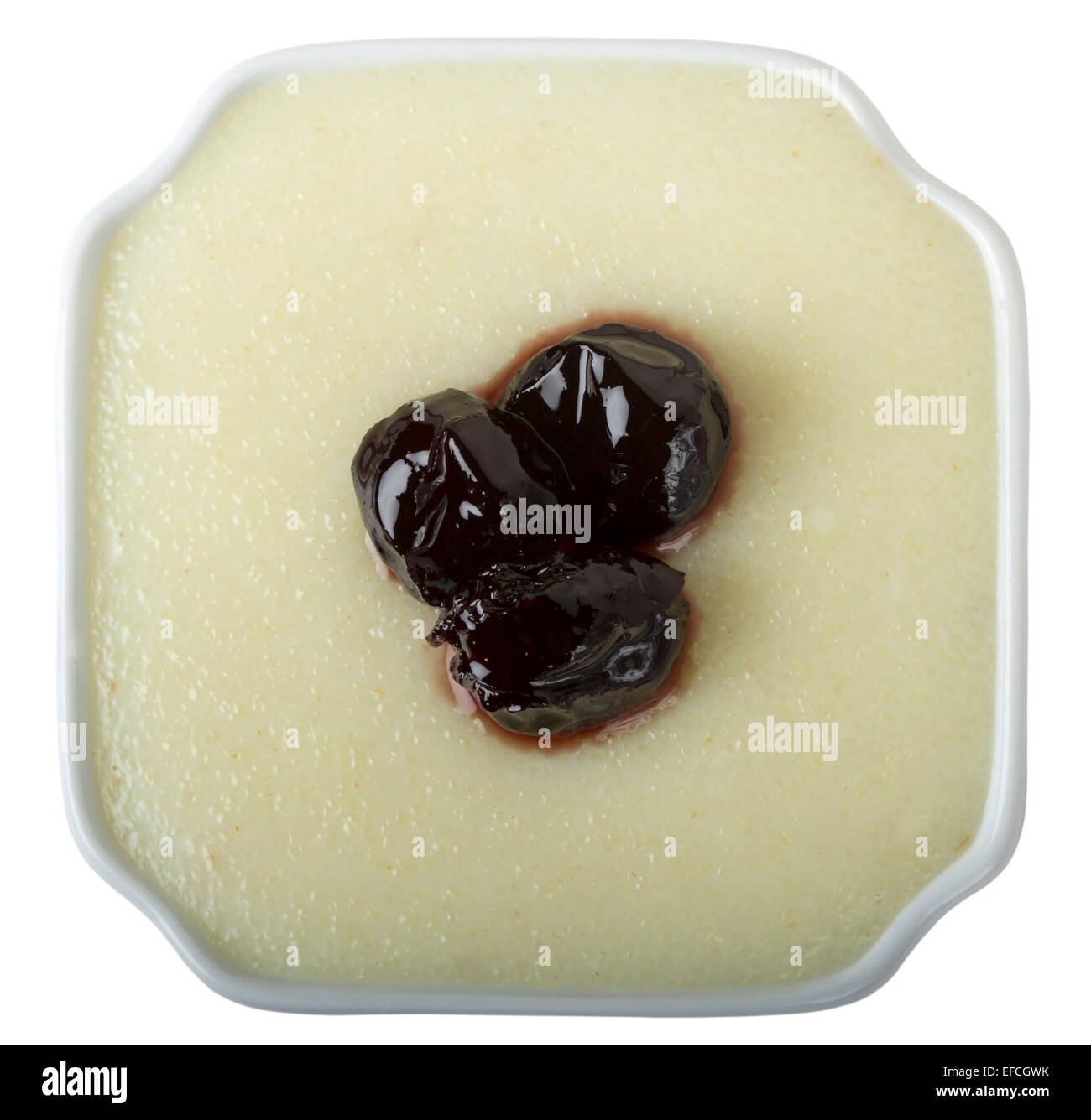 Grieß mit Milch und Honig in Schüssel weiß Stockfoto