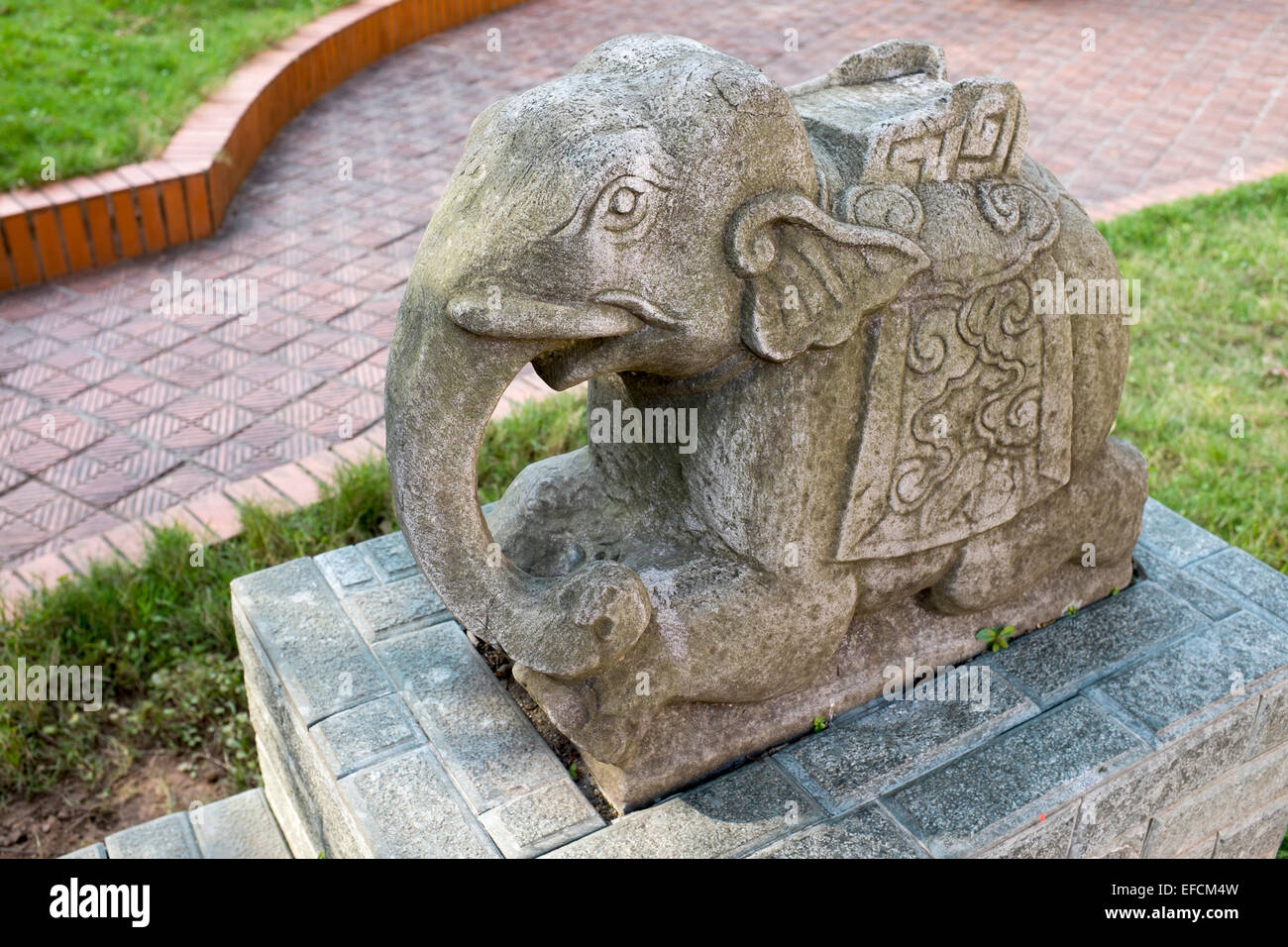 Stein Elefanten Statue Museum of National History Hanoi Vietnam Stockfoto