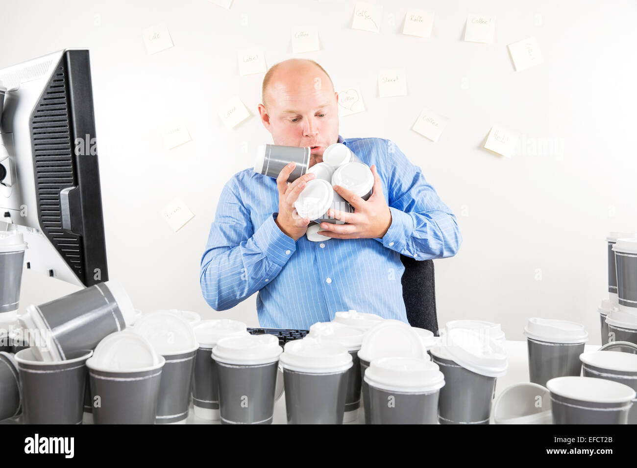 Geschäftsmann mit Kaffee-sucht Stockfoto