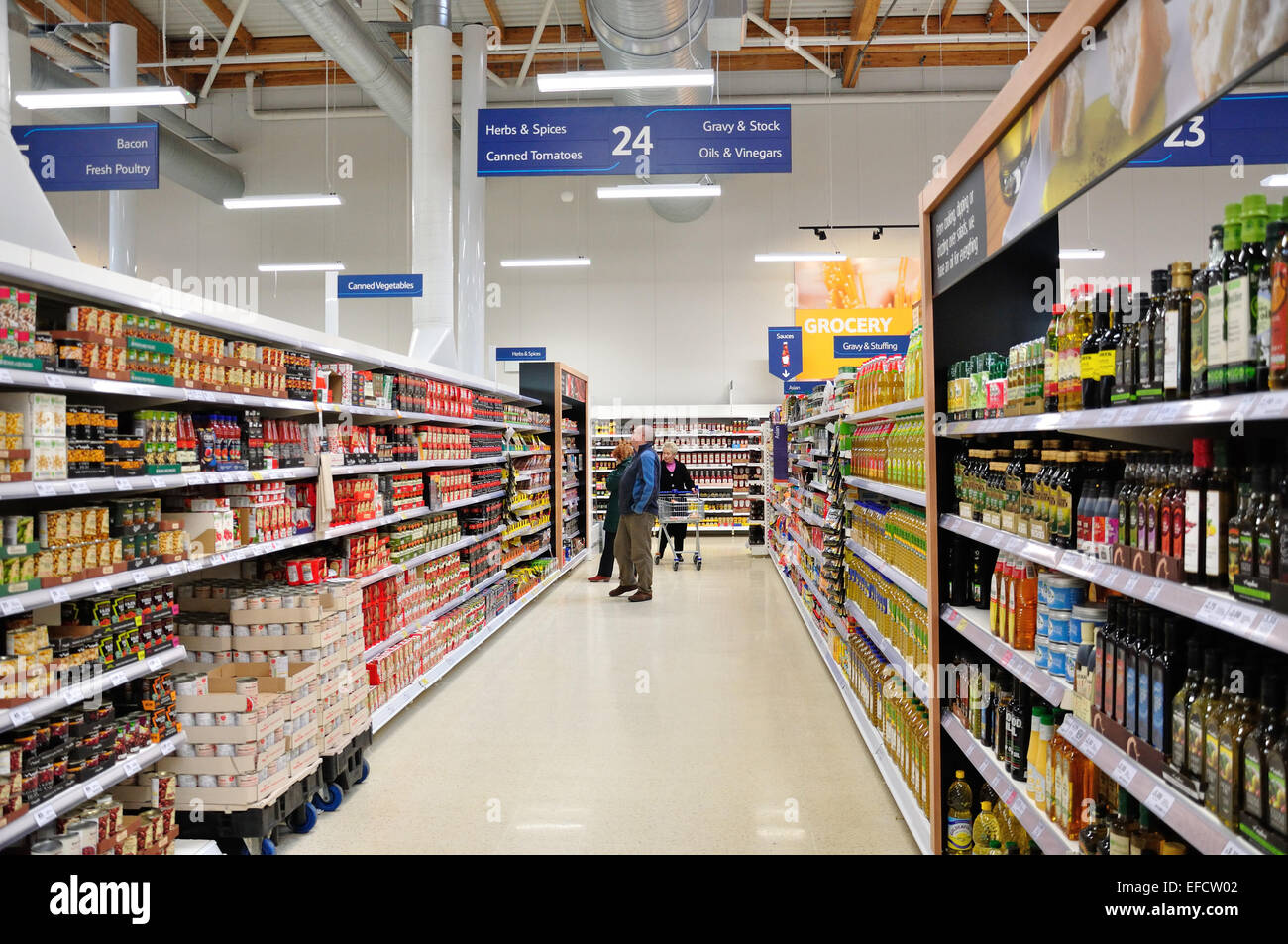 Innere des Tesco Supermarkt Taplow, Bischof Zentrum, Taplow, Buckinghamshire, England, Vereinigtes Königreich Stockfoto