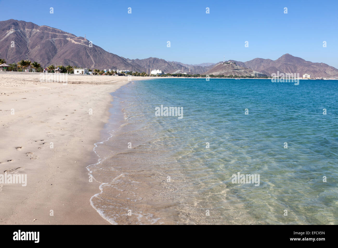 Strand in Khor Fakkan, Fujairah, Vereinigte Arabische Emirate Stockfoto
