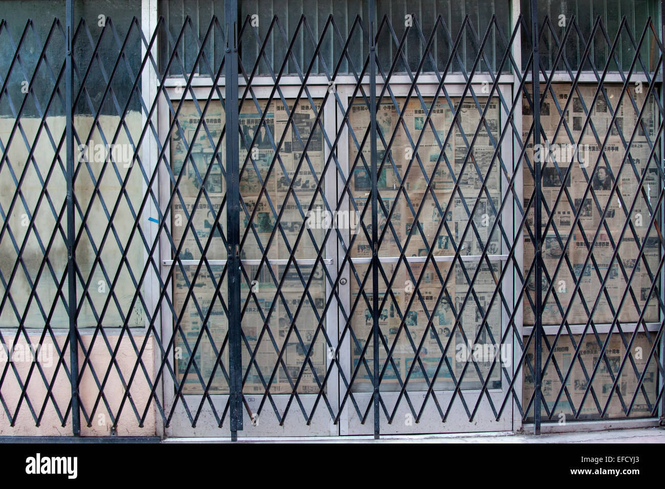 Türöffnungen auf Spofford Straße, einer Seitenstraße in Chinatown, San Francisco, Kalifornien. Stockfoto