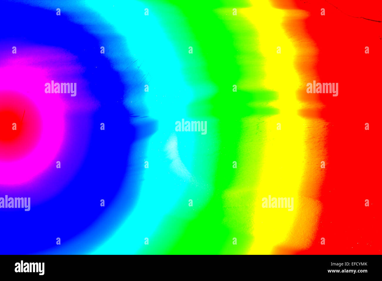 eine seltsame Sonne mit beweglichen Farbe Wellen, mit einem einzigartigen Farb-Display zeichnen in.the Augenbewegungen von Klang, Bewegung des Lichts Stockfoto