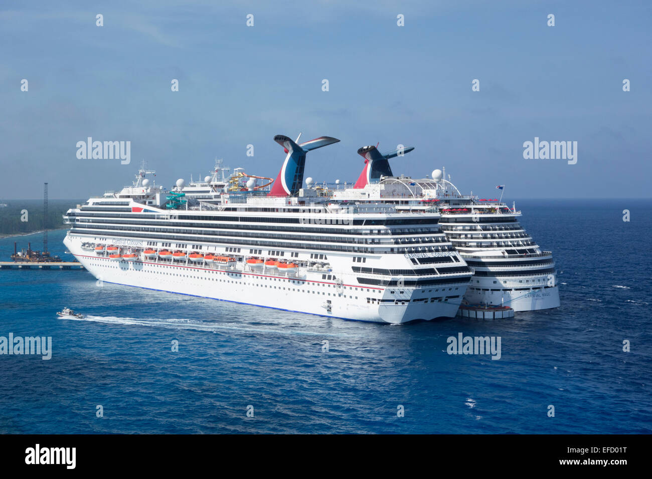 Carnival Cruise Schiffe "Carnival Conquest" und "Carnival Magic" Stockfoto