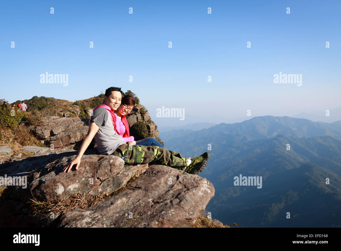 Frauen am Rande einer Klippe Stockfoto