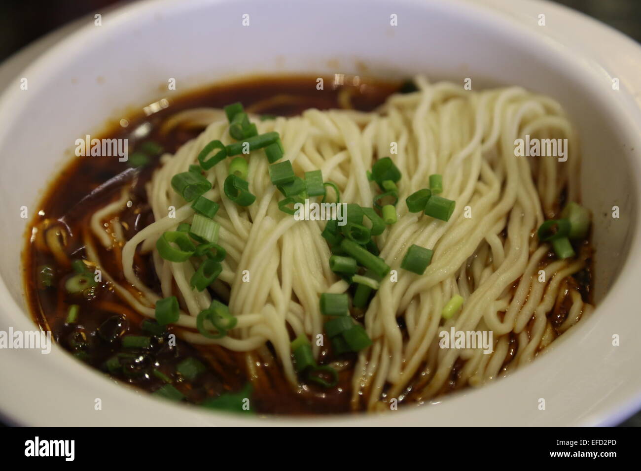 Dies ist ein Bild von einem chinesischen würzige Nudelgericht bekannt als "Dan Dan Mian". Stockfoto