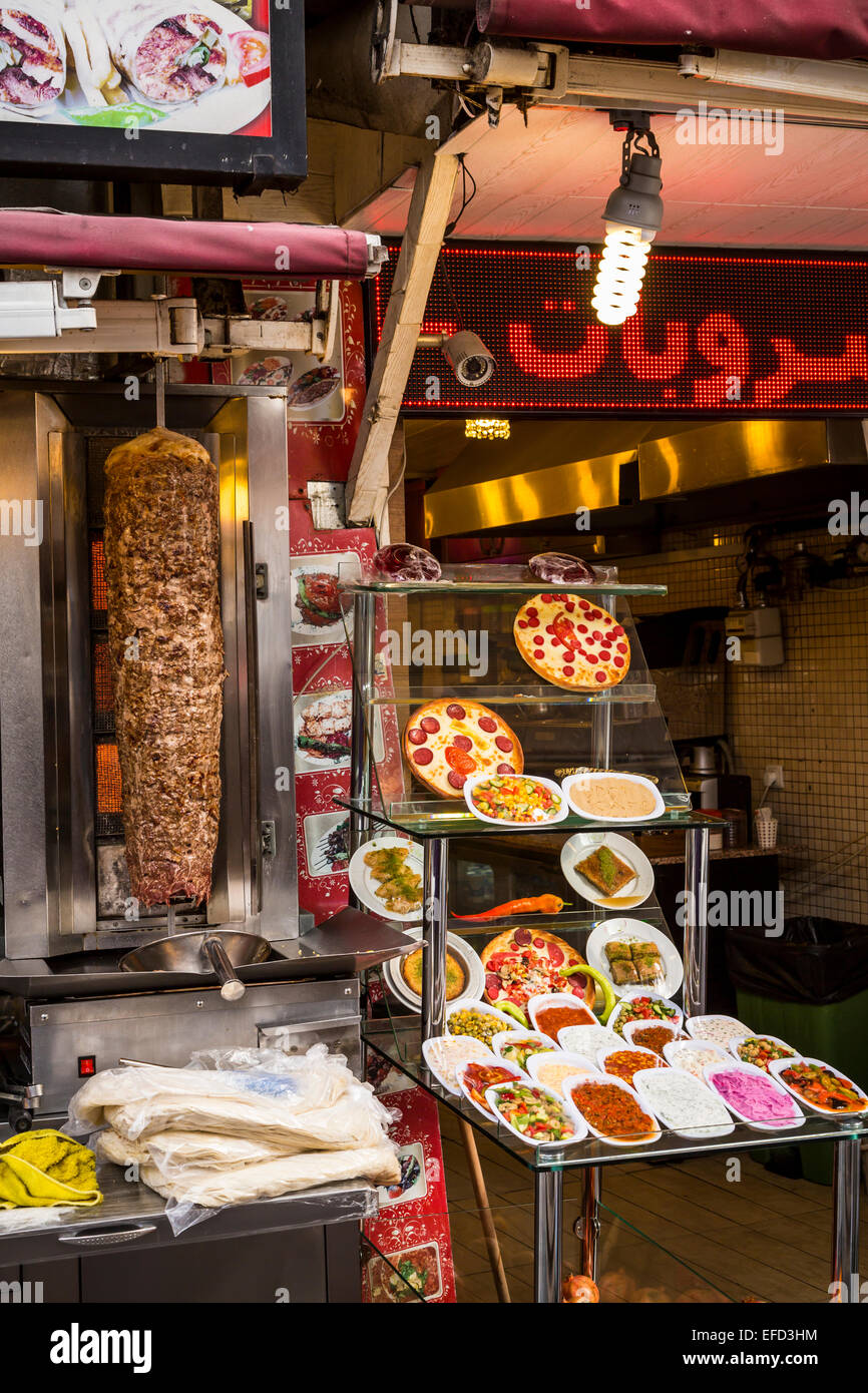 Eine kleine Fast-Food-lokal-Restaurant auf der Straße in Sultanahmet, Istanbul, Türkei, Eurasien. Stockfoto