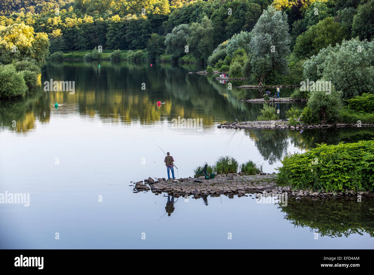 Angler Fischen, Fluss Ruhr, Essen, Deutschland Stockfotografie - Alamy
