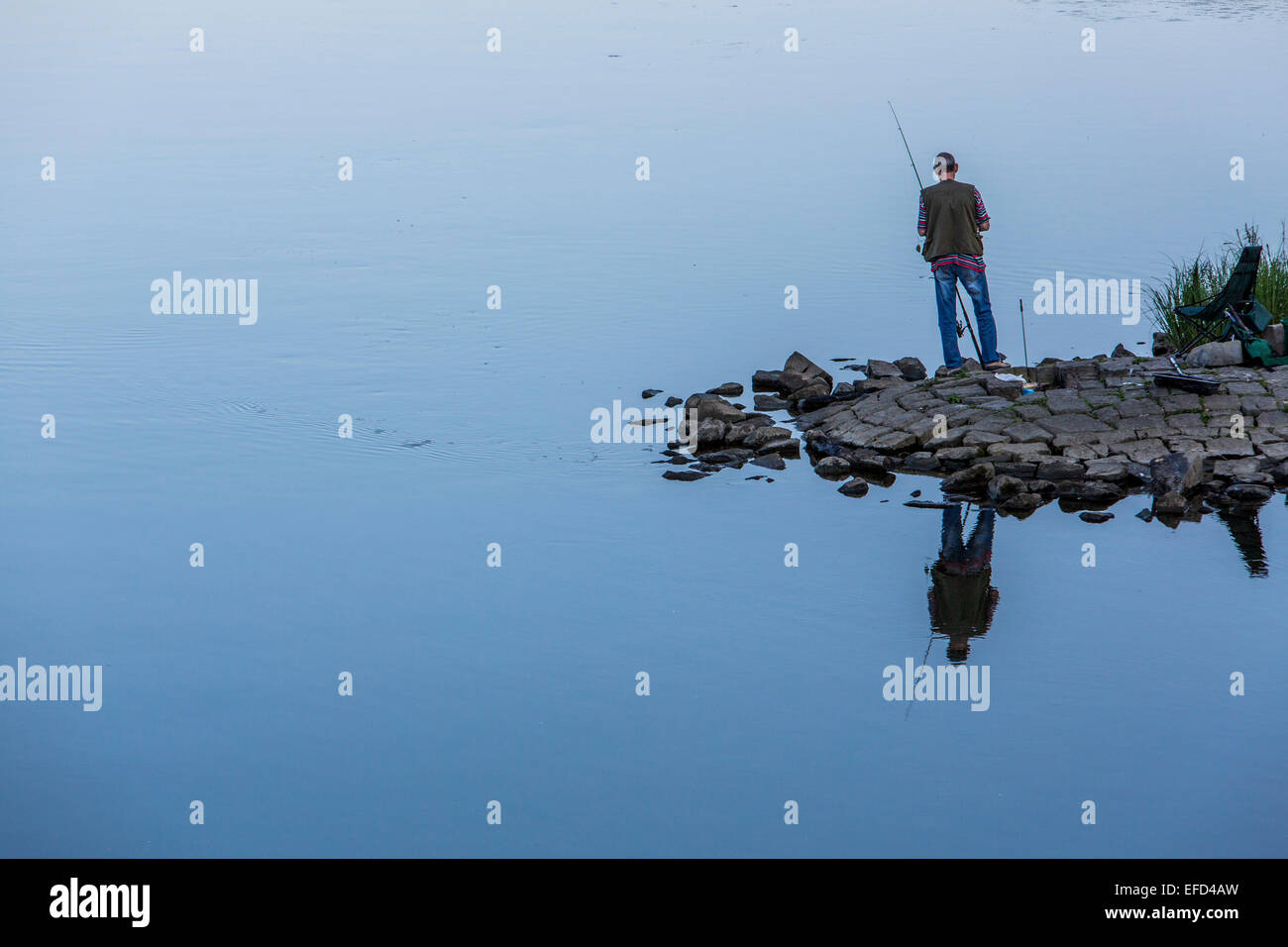Angler Fischen, Fluss Ruhr, Essen, Deutschland Stockfoto